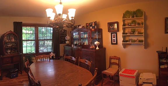 3rd image of 8667 Meadow View Dr