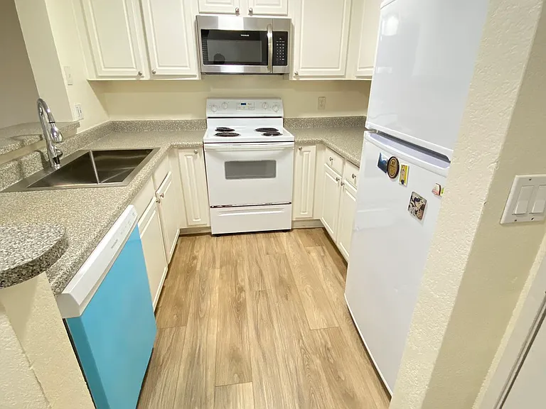 8889 Caminito Plaza Centro #7219 — Photo 7