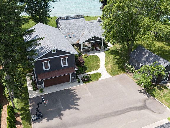 2nd image of 2515 Lake Vista Dr