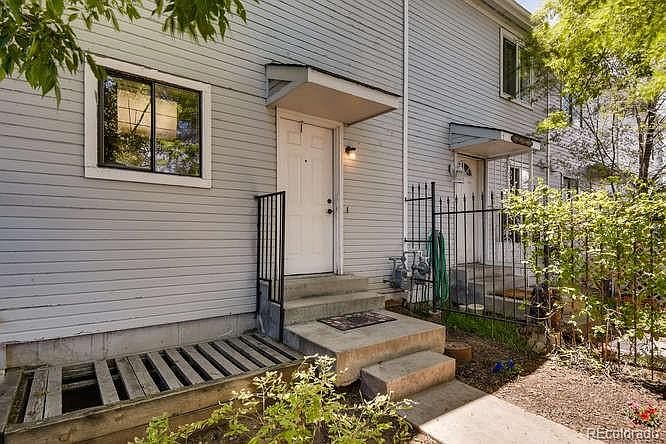 1st image of 2856 W Warren Ave