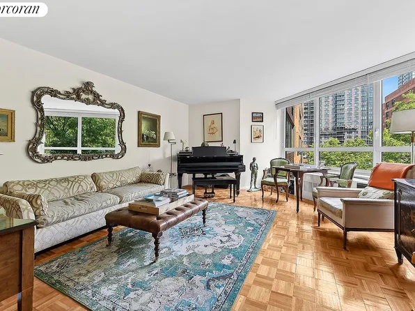 200 E 94th St APT 511, New York, NY 10128
