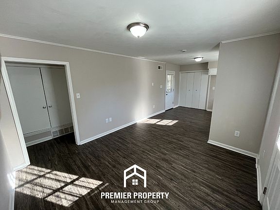 4th image of 211 Burwood Dr