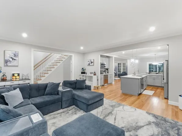 1504 Hunting Hill Dr #1504, Cumberland, RI 02864