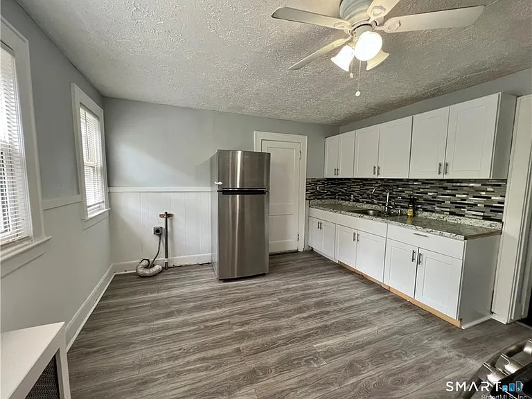 1105 Hillside Ave — Photo 5