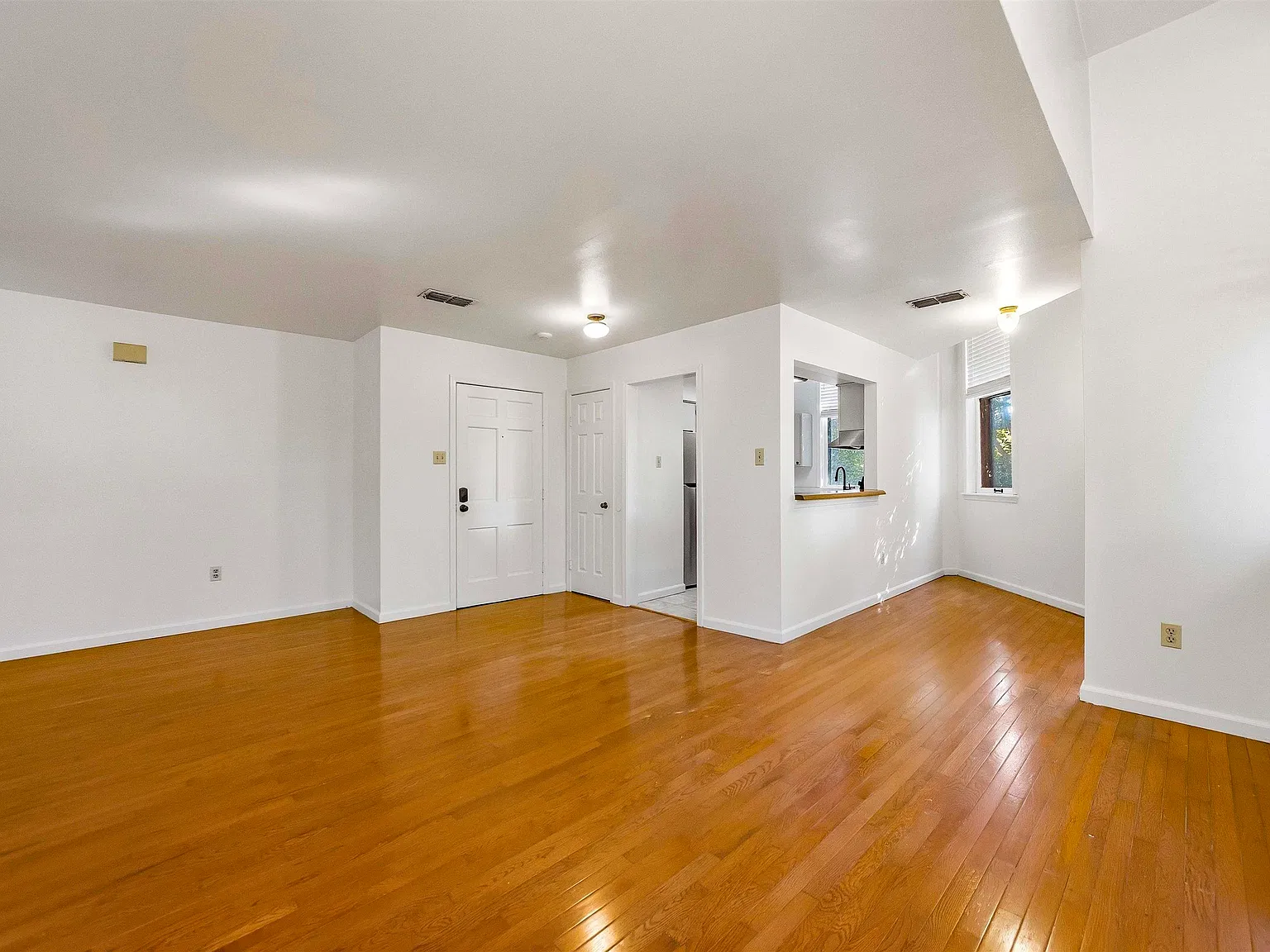 2 bed, 2.0 bath, 1100 sqft, $1,200 — Photo 3