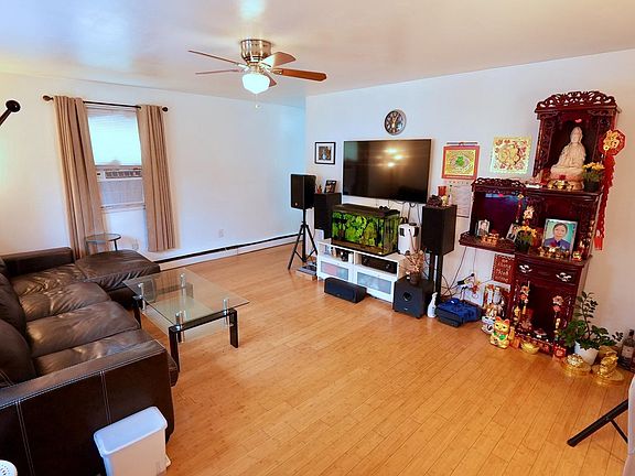 4th image of 87 Oak Ave
