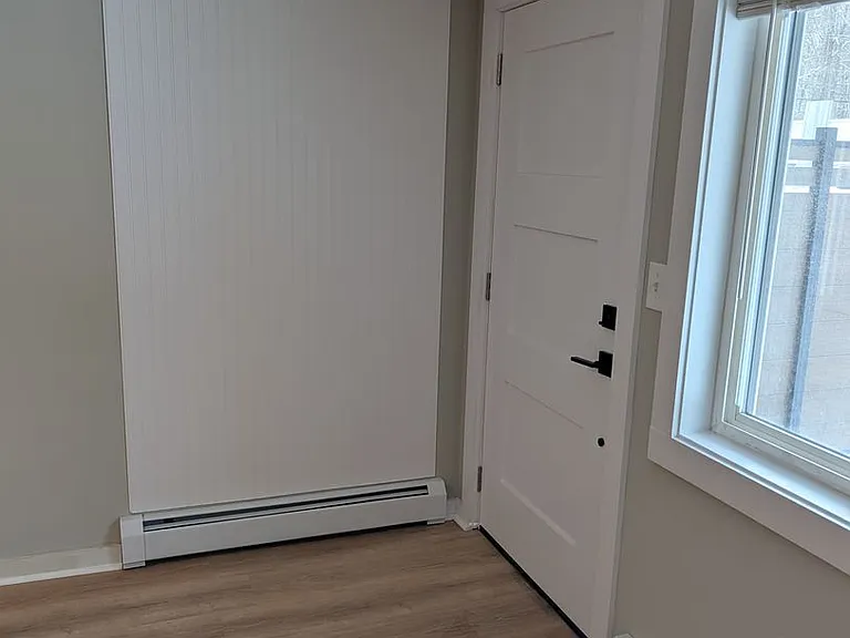242 Commercial St — Photo 31