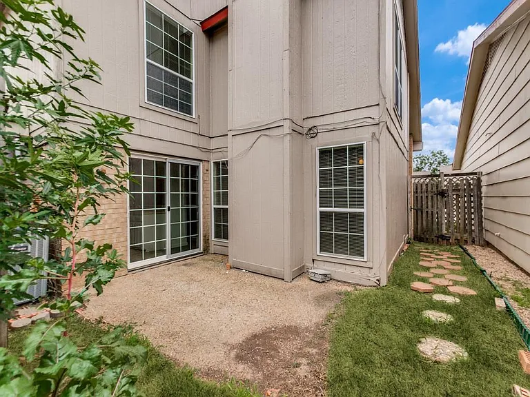 2929 Pegasus Dr — Photo 12