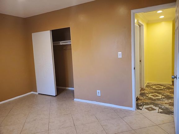 5th image of 13580 Benwood St