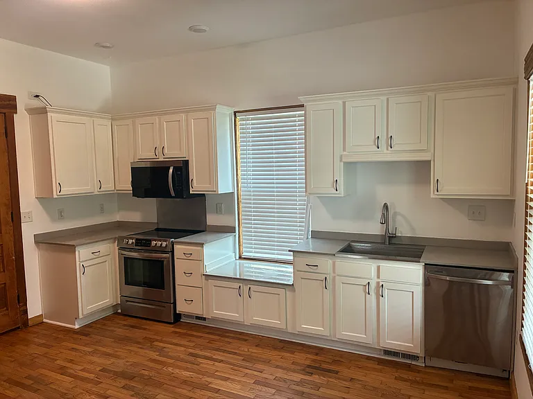 120 E Brown St — Photo 2
