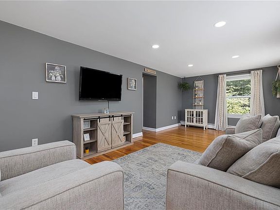 3rd image of 205 Read Ave