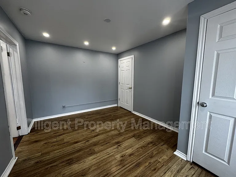 492 King George St #1 — Photo 29