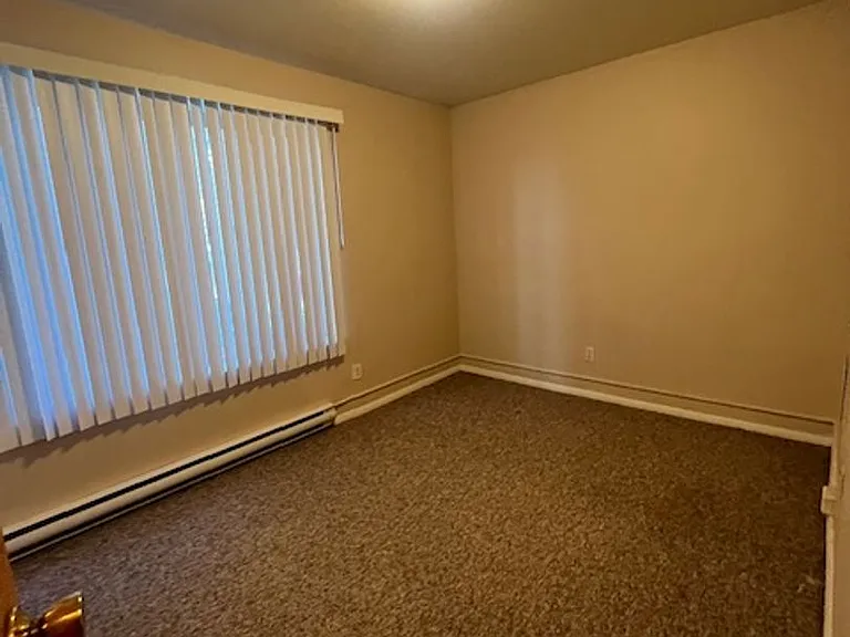 913 Dewey Ave — Photo 5