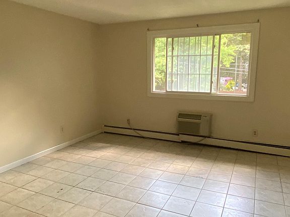4th image of 125 E High St #5