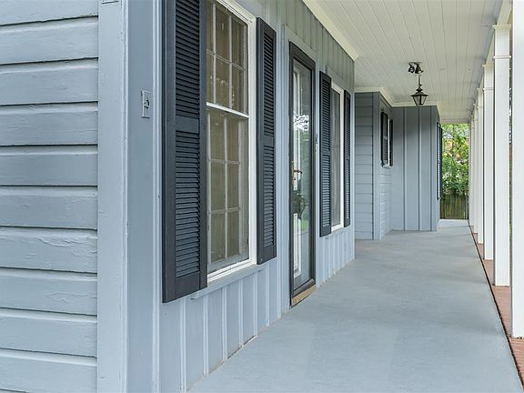 3rd image of 300 Marion Dr