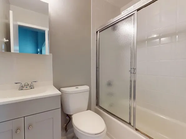 76-16 Grand Cent Parkway image 18 of 21