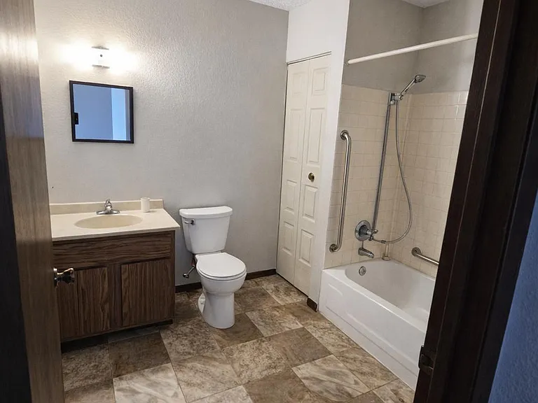 551 Lakeview Rd — Photo 5