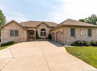 7906 Willow Springs Ct, Henryville, IN 47126