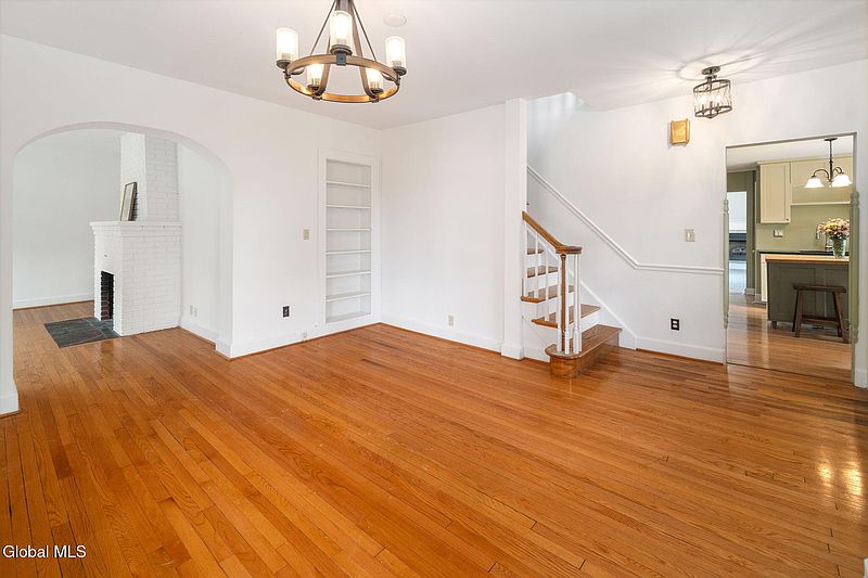 5th image of 346 Kenwood Avenue