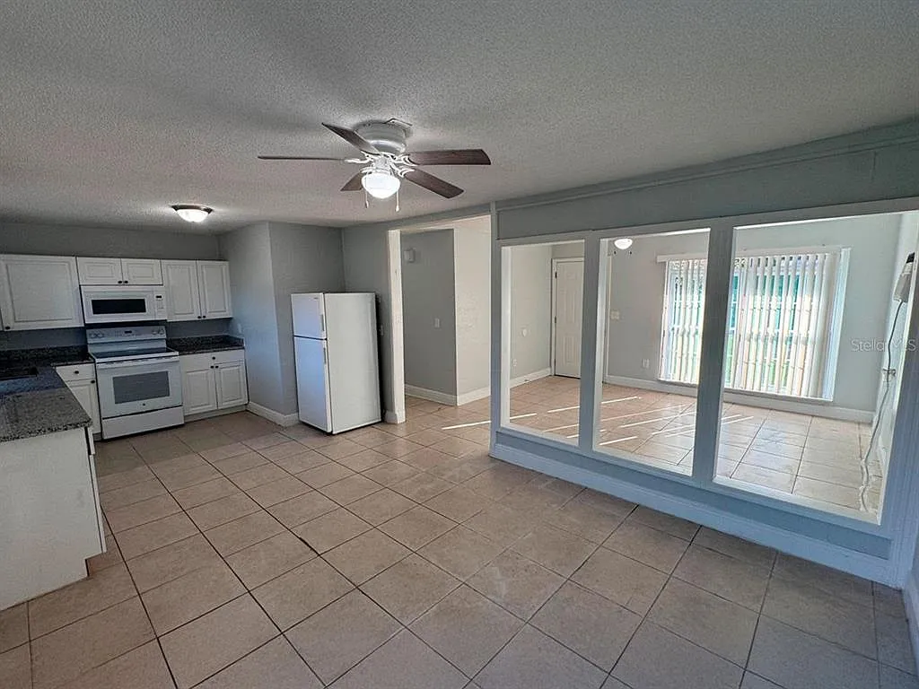 3 bed, 2.0 bath, 1152 sqft, $1,397 — Photo 4