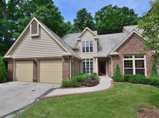 13625 Park Cir S, Elm Grove, WI 53122