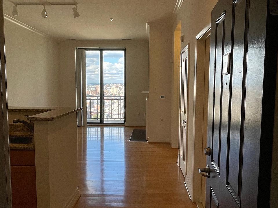 1st image of 414 Water St Floor 31