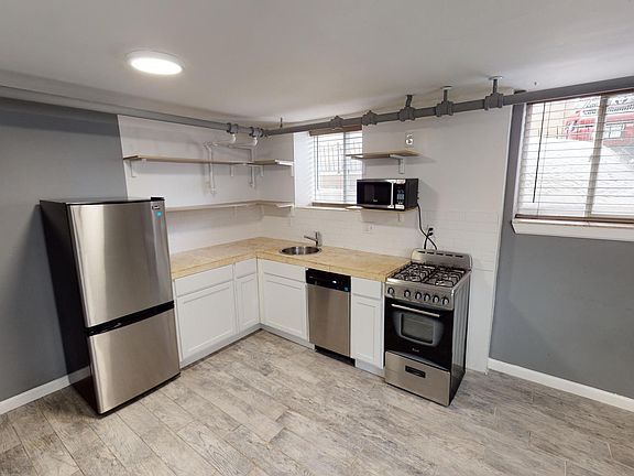 2nd image of 1377 N Pearl St APT 10