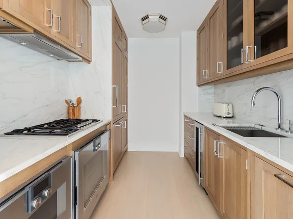 30 Park Place image 2 of 7