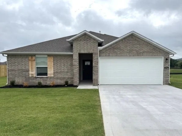 572 Oklahoma St, Farmington, AR 72730