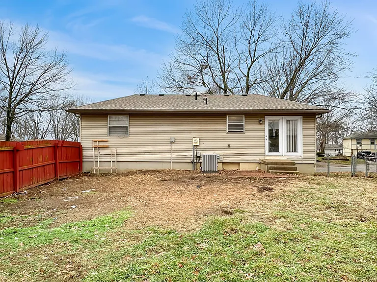 1300 NW Golfview Ct — Photo 17