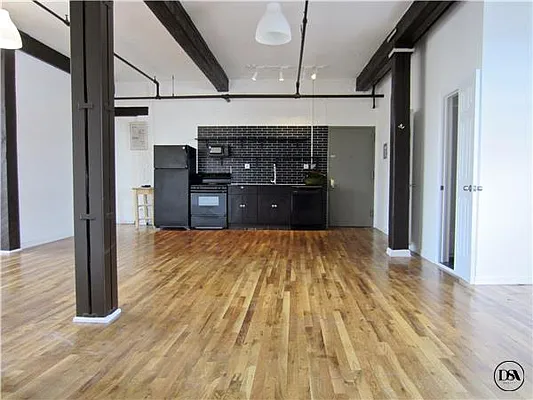 Rented by DSA Realty | media 17