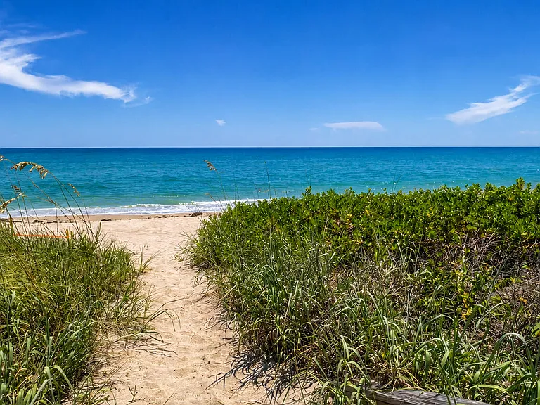 3541 NE Ocean Blvd #4 — Photo 4