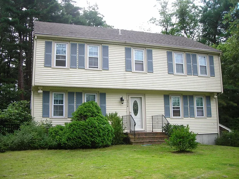 290 Center St #SINGLE FAM — Photo 1