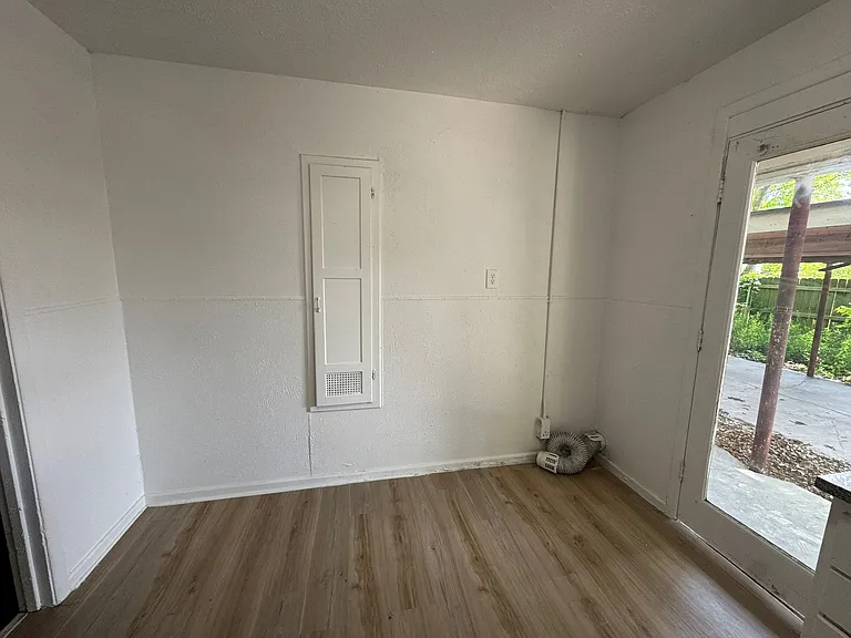 402 N Jefferson St — Photo 8