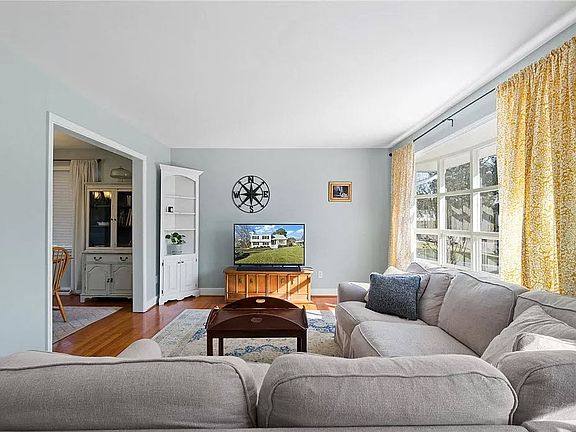 3rd image of 8406 Freestone Ave