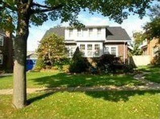 2932 Riverside Dr, Trenton, MI 48183