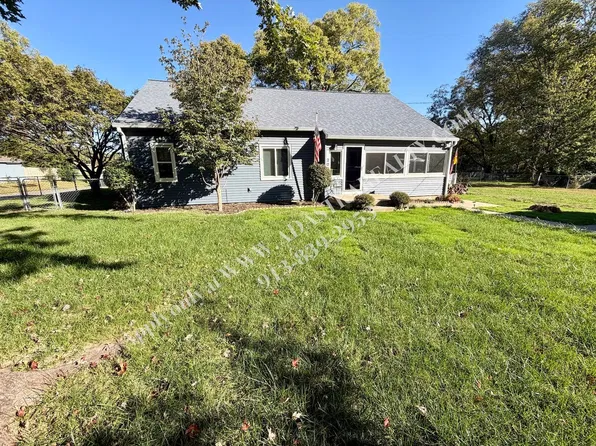 204 E Nichols St, Spring Hill, KS 66083