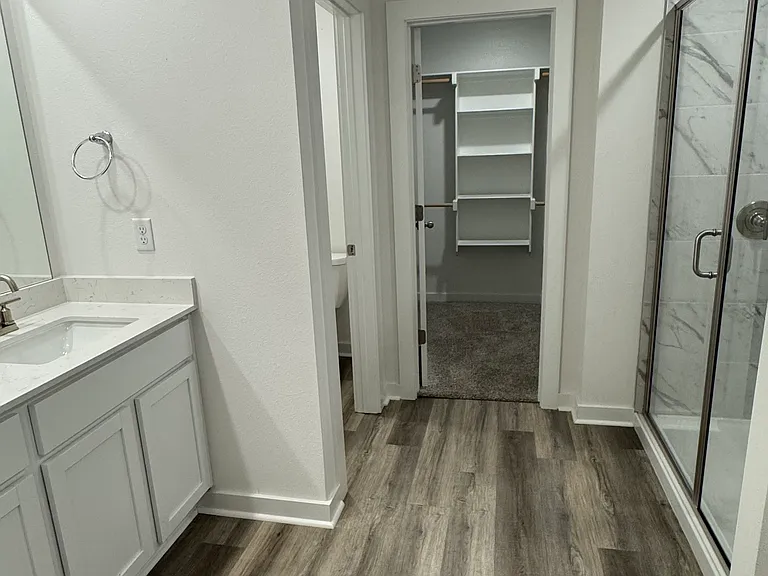 4340 Sloan Dr — Photo 13