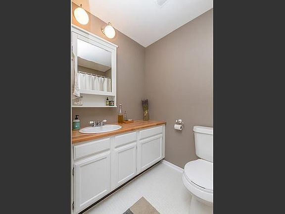 3rd image of 1426 Stonebridge Cir