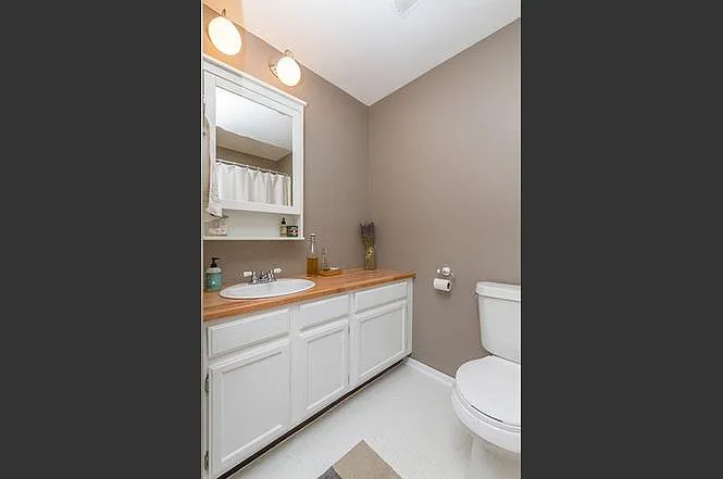 1426 Stonebridge Cir — Photo 3