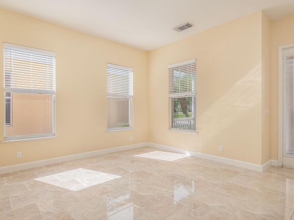 4th image of 10530 SW East Park Ave