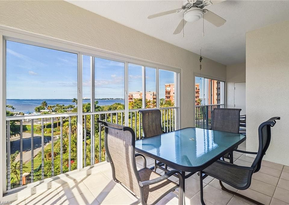 Home For Sale In WATER S EDGE AT PEPPERTREE POINTE
