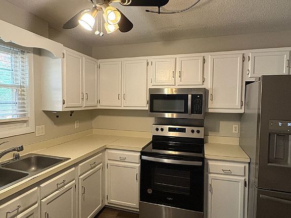 5th image of 502 W Hilltop Ct