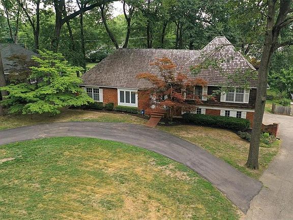 3rd image of 5725 Windsor Dr