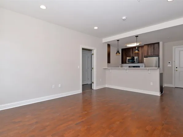 100 Marshall Street image 4 of 15