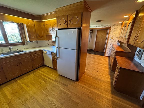 4th image of 50 Van Horn St
