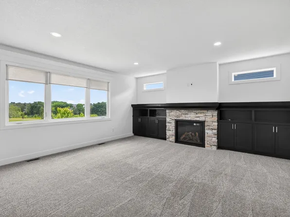 3667 NW 165th St, Clive, IA 50325