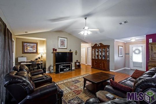 4th image of 26577 Parkwood Dr