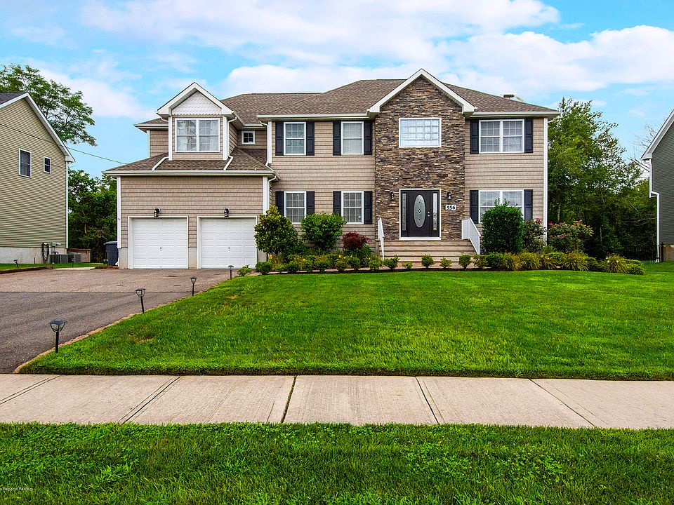 1st image of 556 Brookside Dr
