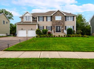 556 Brookside Dr, Toms River, NJ 08753